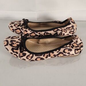 Rialto Sunnyside II Women Shoes Bow Ballet Flats Snow Leopard Women's Size 6.5